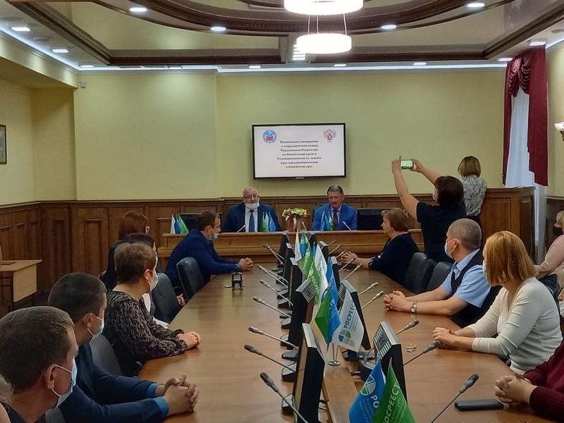 Алтайский Росреестр заключил договор с региональным бизнес-омбудсменом о сотрудничестве.